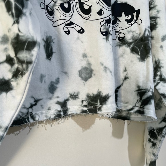 Stradivarius Powerpuff Girls Cropped Grey Tie Dye Sweatshirt Size Small BNWT - Picture 4 of 11